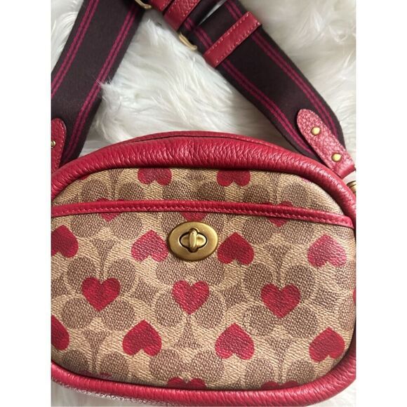 Coach Camera Bag Signature Canvas Heart Print Crossbody C8390 - Picture 2 of 10